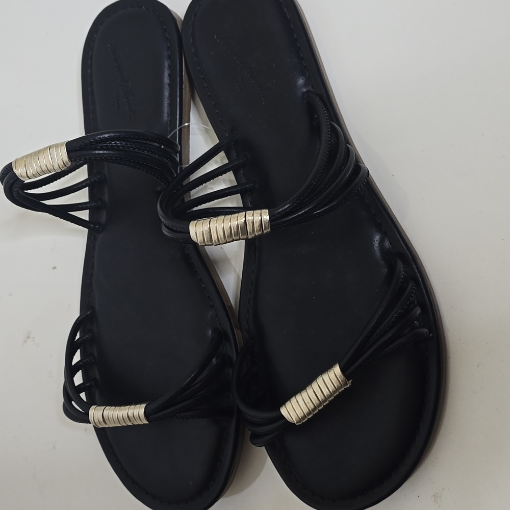 Women's Aura  Black Sandals with Gold Accents Universal Thread Size 8 - Picture 3 of 7